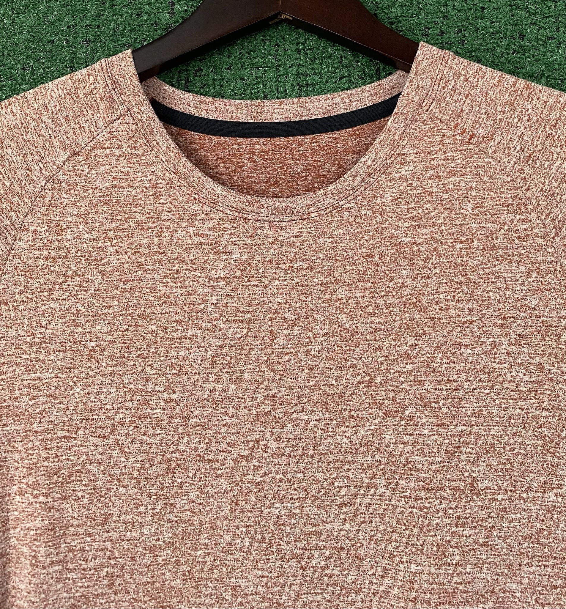 Lululemon Lululemon License To Train Heathered Adobe T-shirt Large Size US L / EU 52-54 / 3 - 1 Thumbnail