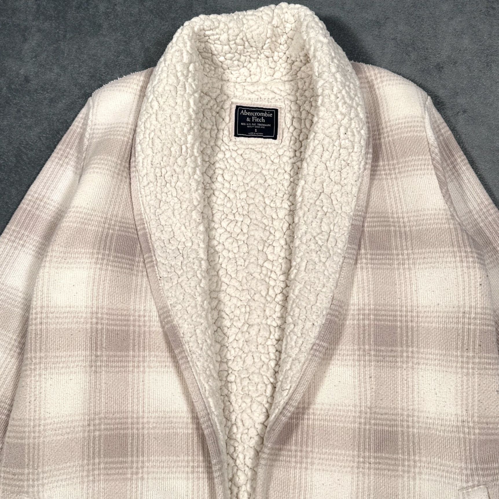 Abercrombie & Fitch Abercrombie & Fitch Cardigan Sweater Womens Small Sherpa Lined Open Front Plaid Size S / US 4 / IT 40 - 6 Thumbnail
