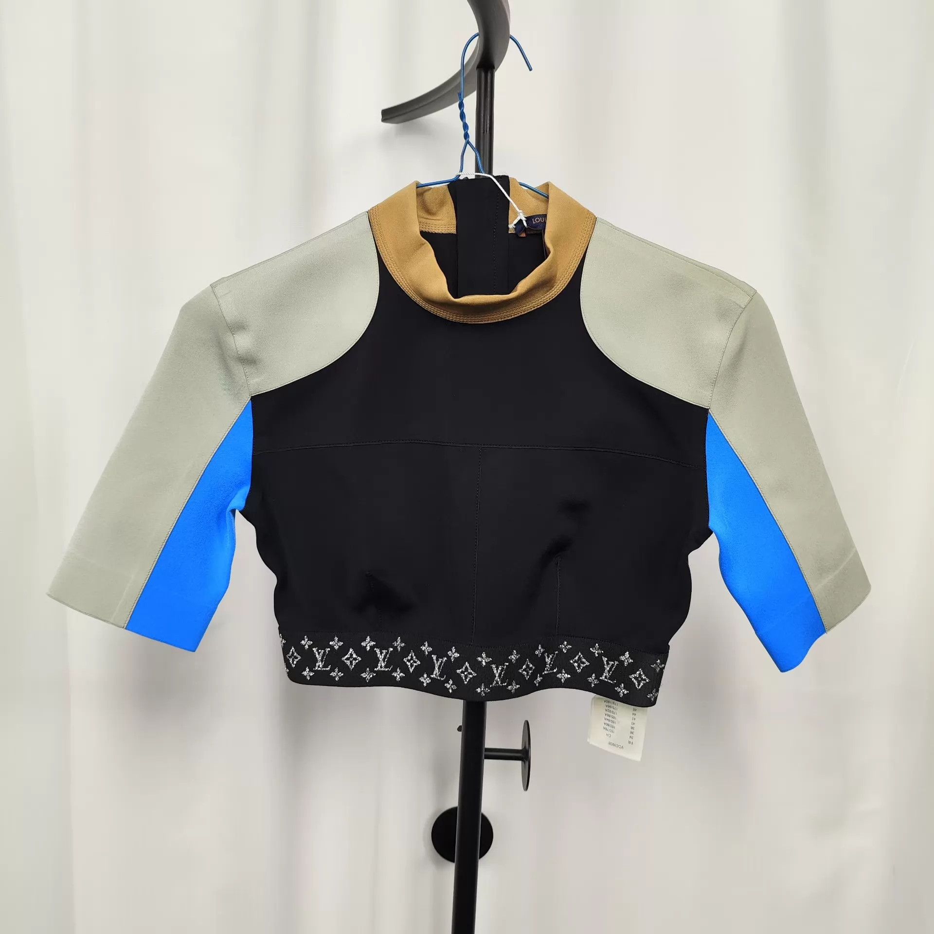 Louis Vuitton LV Form-Fitting Athletic Top 34 Black 250417JCHHF19 Size XS / US 0-2 / IT 36-38 - 1 Thumbnail