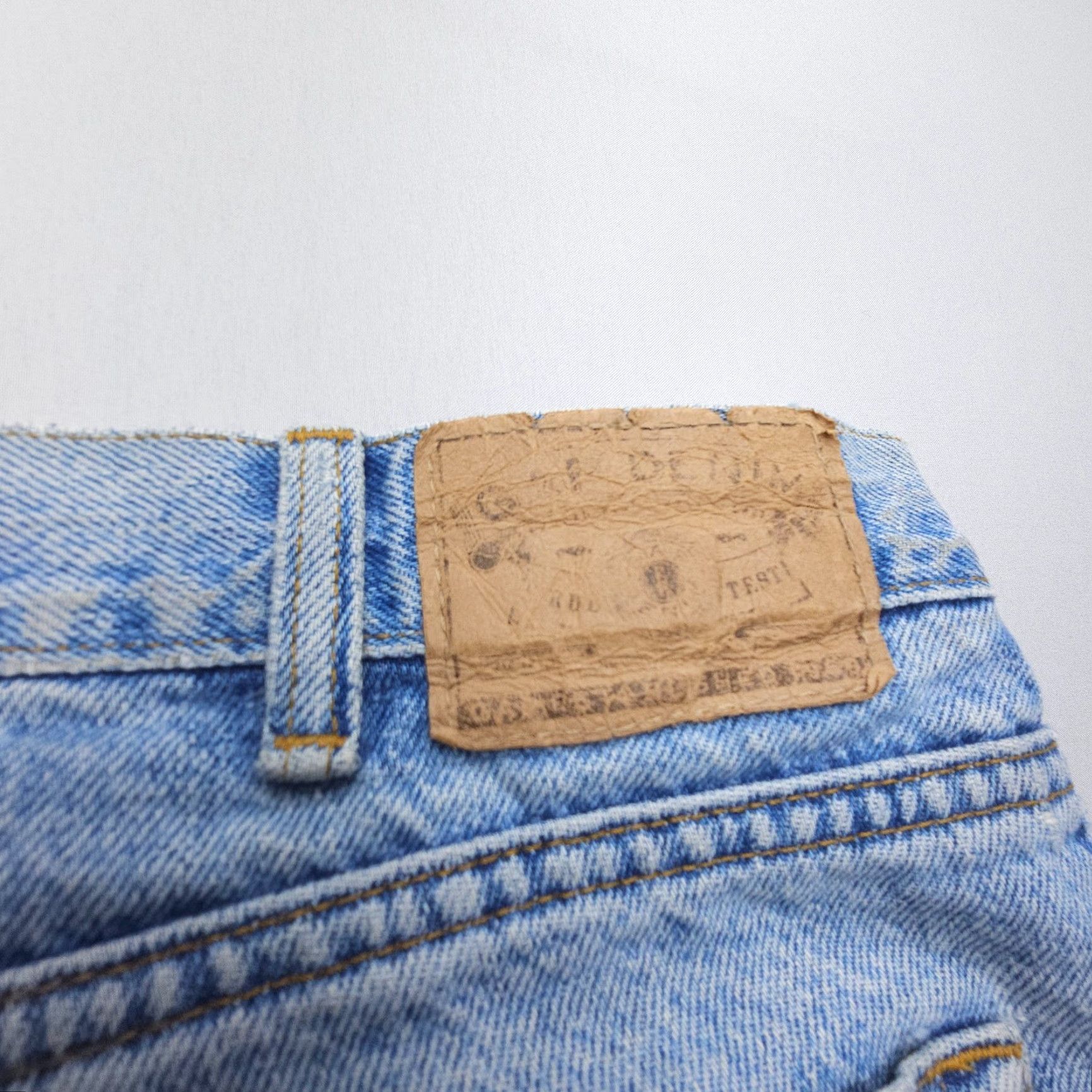 Gap VINTAGE Gap USA Made Easy Fit Jeans Mens 36 x 32 Light Wash Tapered Rigid 90s 5-Pocket Denim Blue 90s Mens Jeans Size US 36 / EU 52 - 4 Thumbnail