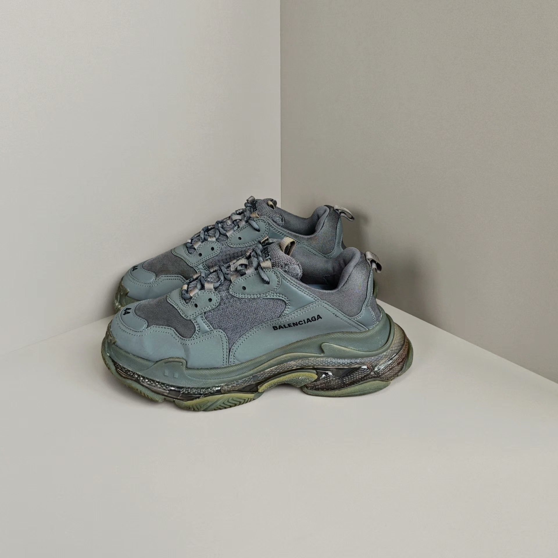 Balenciaga Balenciaga Lowtop Sneakers 11 Men Size US 11 / EU 44 - 1 Thumbnail