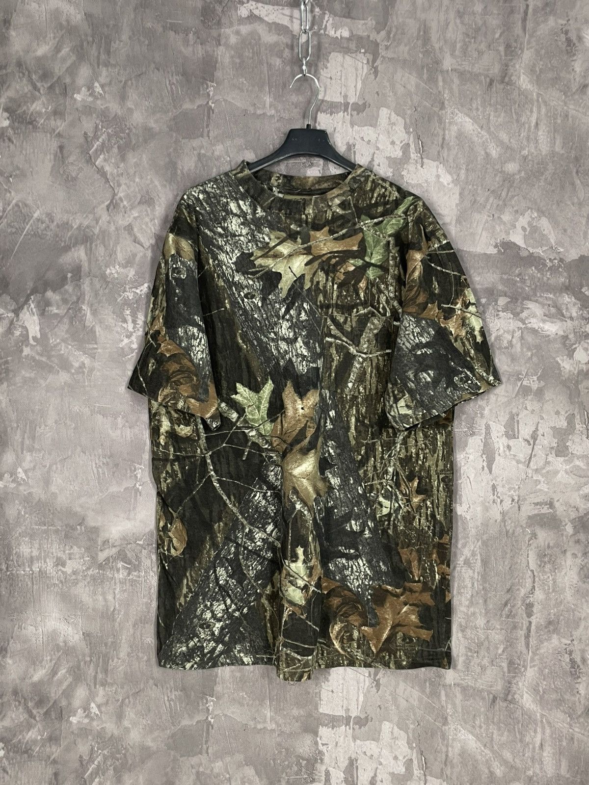 Vintage Crazy vintage y2k realtree camo boxy t-shirt workwear! Size US L / EU 52-54 / 3 - 1 Thumbnail