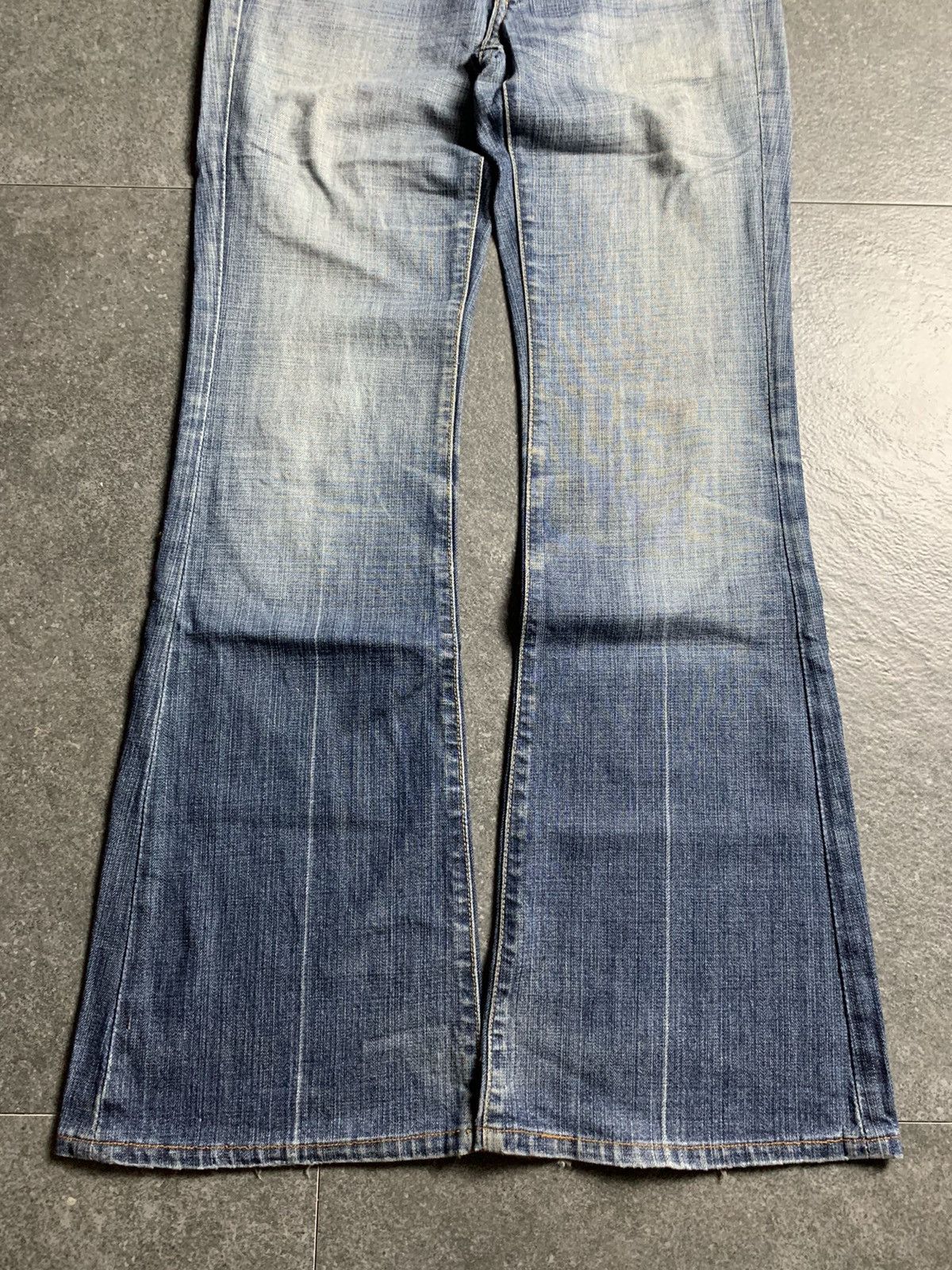 If Six Was Nine × Japanese Brand × Le Grande Bleu (L.G.B.) 2000s For All 7 Man Kind Flared Jeans Size US 27 - 4 Thumbnail