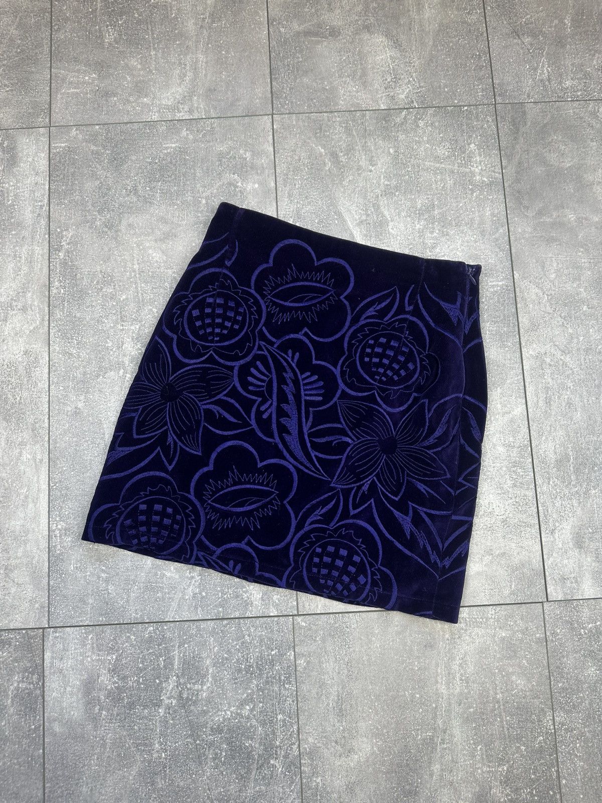 Escada Women’s Vintage Escada Luxury Flower Printed Skirt Size 30" / US 8 / IT 44 - 2 Thumbnail