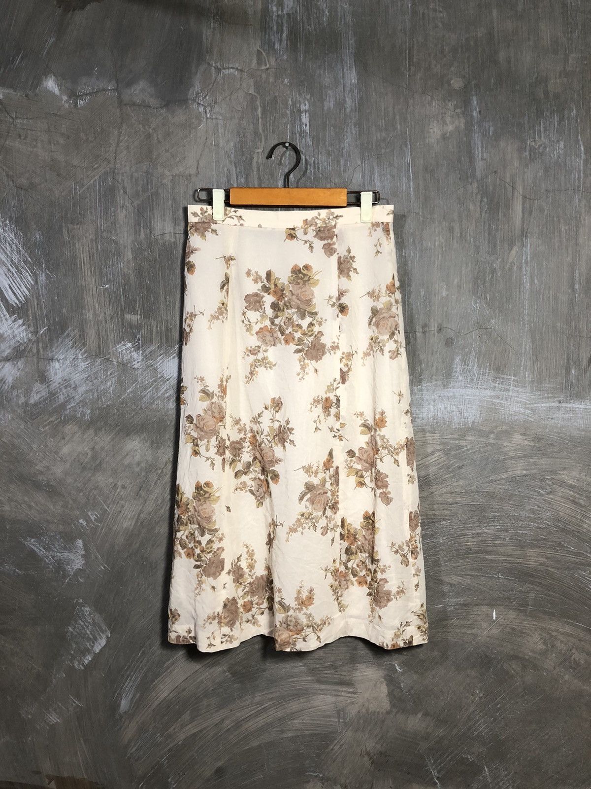 Burberry × Designer × Vintage Burberry’s Floral Skirt Size 28" / US 6 / IT 42 - 1 Thumbnail