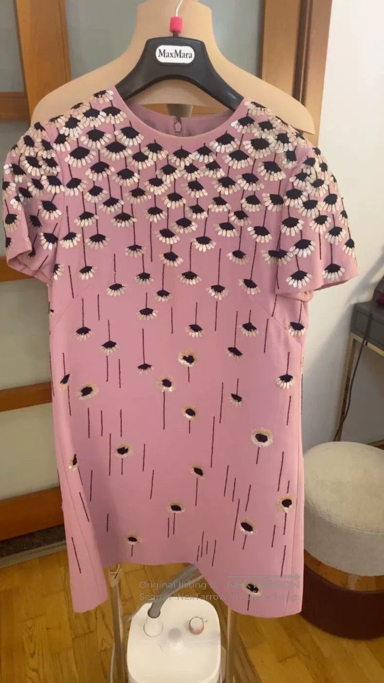 Valentino Valentino Heavy work dress Size M / US 6-8 / IT 42-44 - 1 Thumbnail