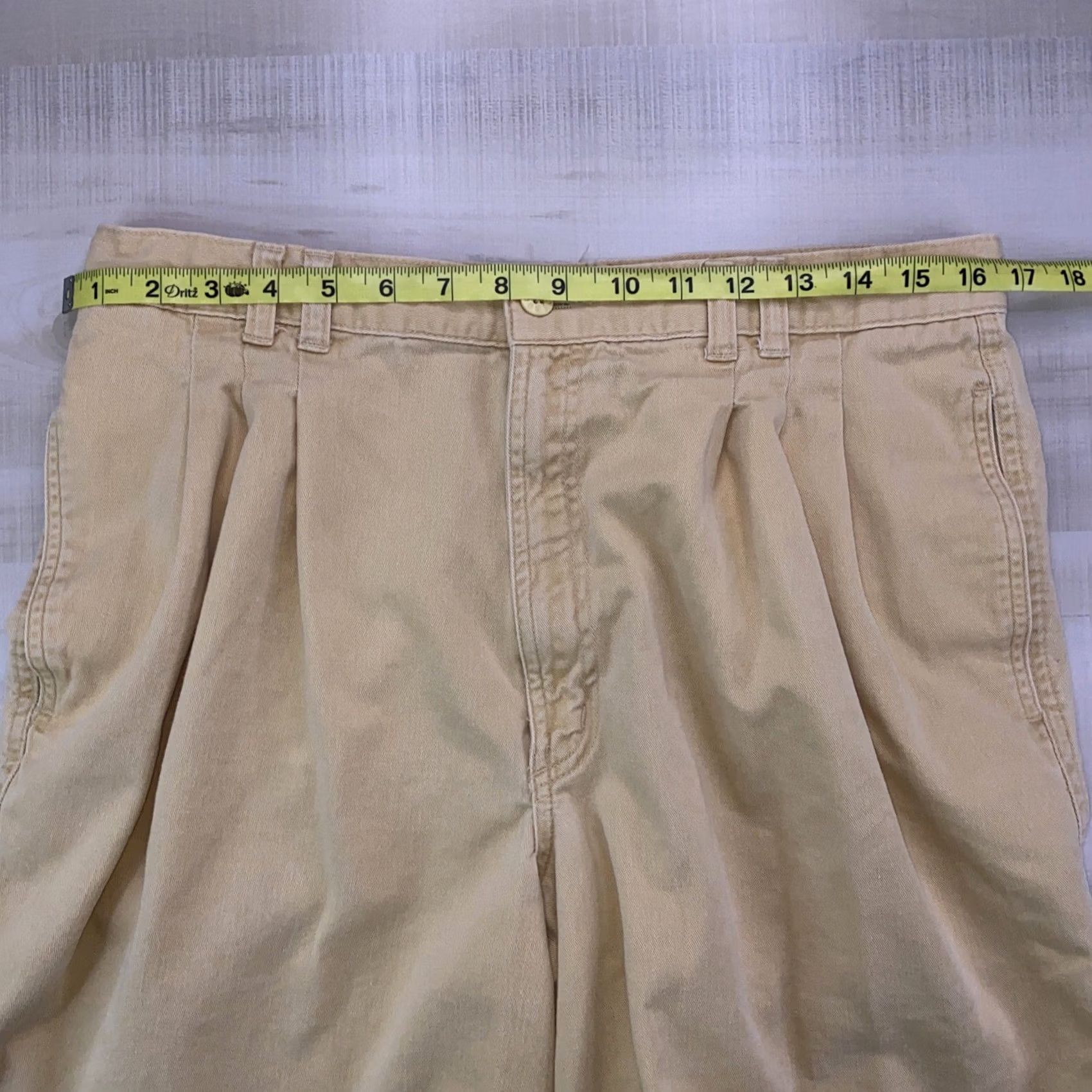 Bugle Boy VINTAGE Bugle Boy Bermuda Shorts Men Size 34 Beige Cotton Pleated Front 8in Inseam United States 80s 90s USA Beach Casual Travel Mens Size US 34 / EU 50 - 4 Thumbnail