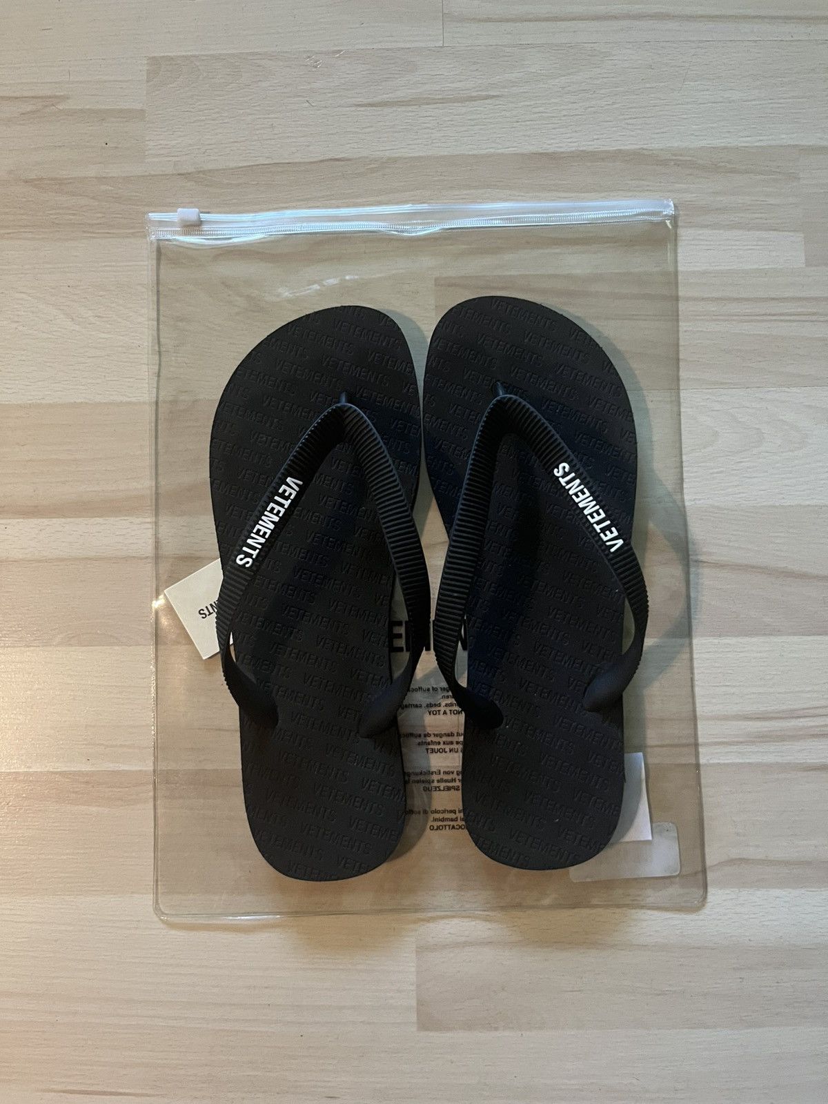 Vetements VETEMENTS logo Flip Flops | Grailed