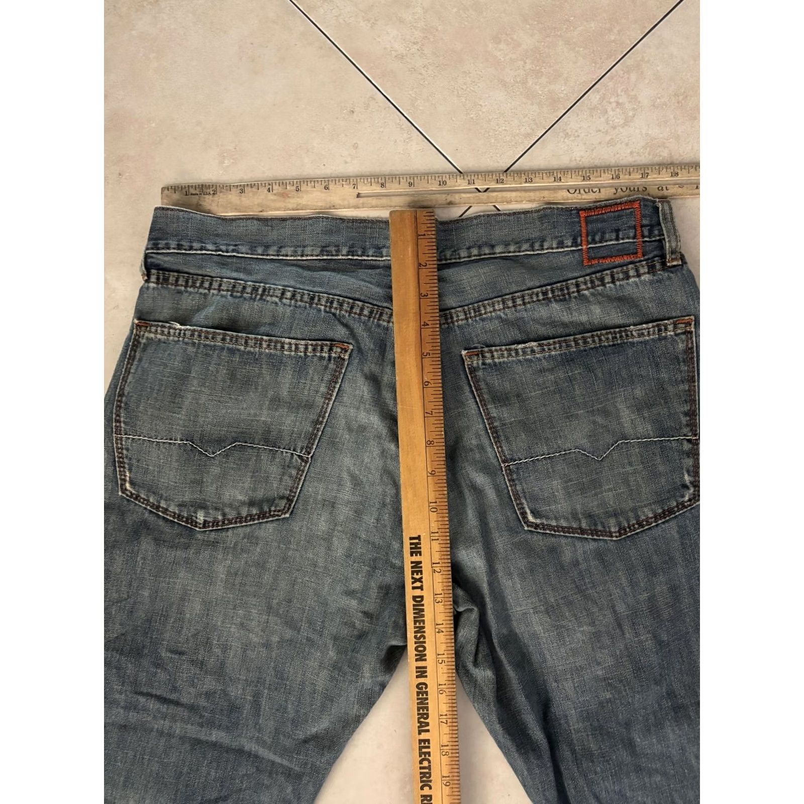 Hugo Boss HUGO BOSS Jeans Mens 36x28 Blue Medium Wash Distressed Straight Denim Pockets belt loops Zip Front Casual Regular Mens BOSS Jeans Size US 36 / EU 52 - 6 Thumbnail