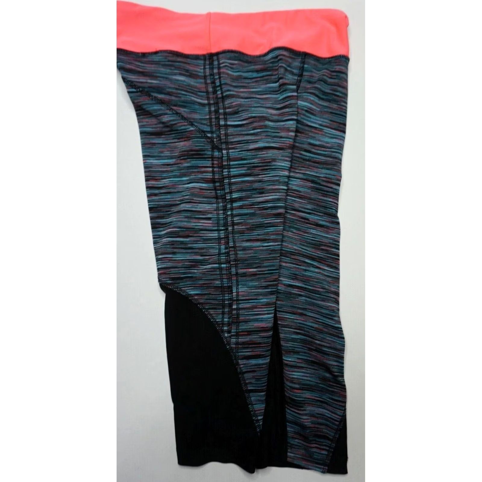 Logo Athletic Vogo Athletica Women S Poly Spandex Hot Pink Compression Leggings Capris Leggings Womens S Color Multicolor Crew/Capri Style compression Size 28" / US 6 / IT 42 - 2 Thumbnail