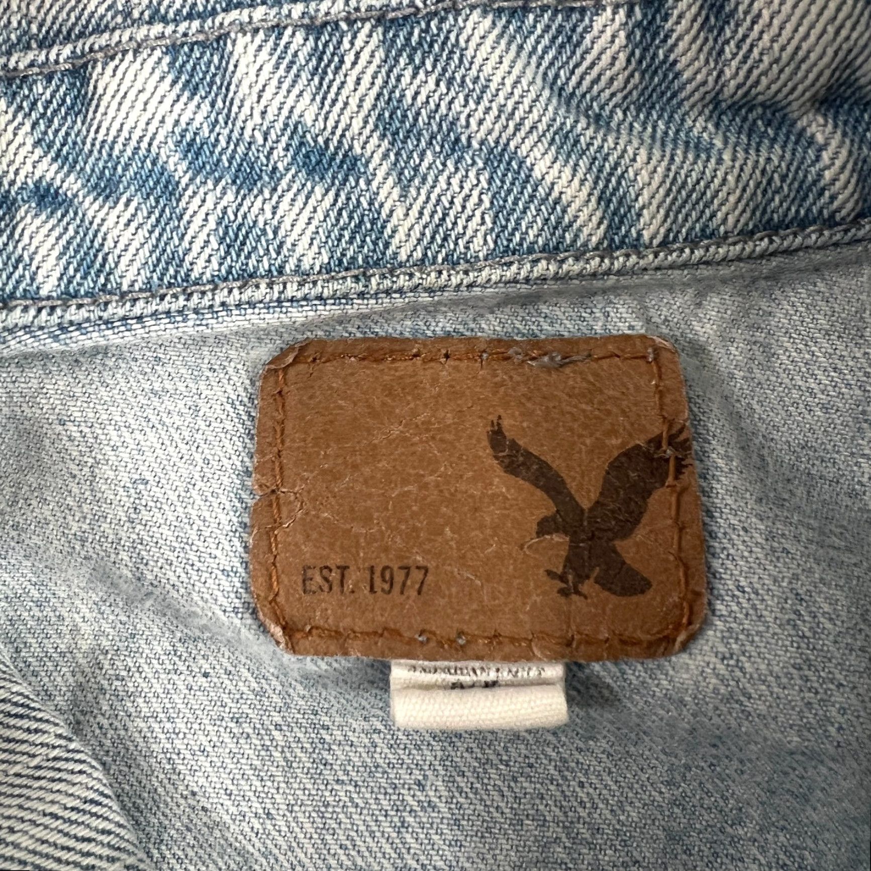 American Eagle Outfitters VINTAGE American Eagle Womens S Light Wash Distressed Denim Jean Jacket Trucker Grunge Size 28" / US 6 / IT 42 - 6 Thumbnail