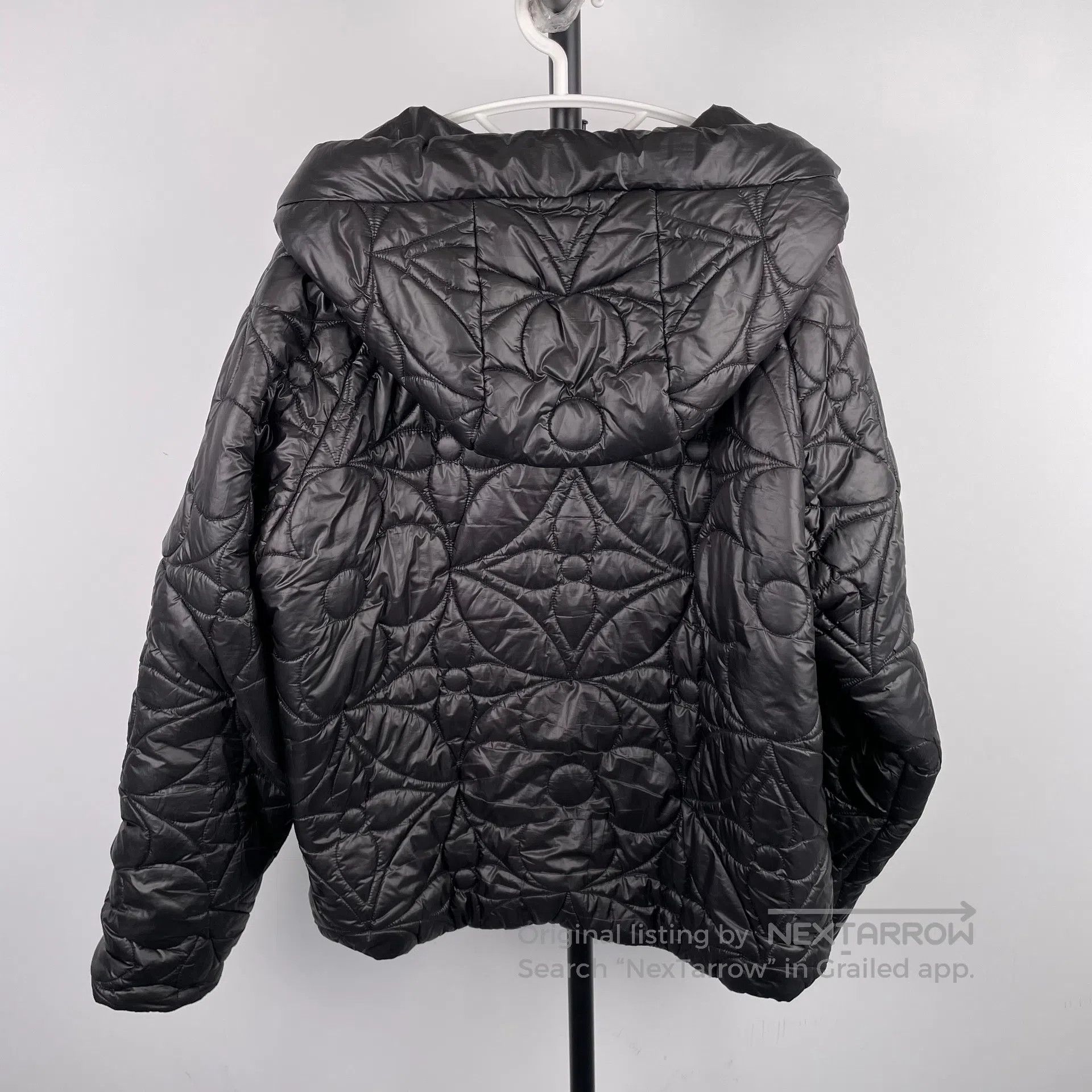 Louis Vuitton Louis Vuitton Black three-flower embossed reversible hoode Size US M / EU 48-50 / 2 - 2 Thumbnail