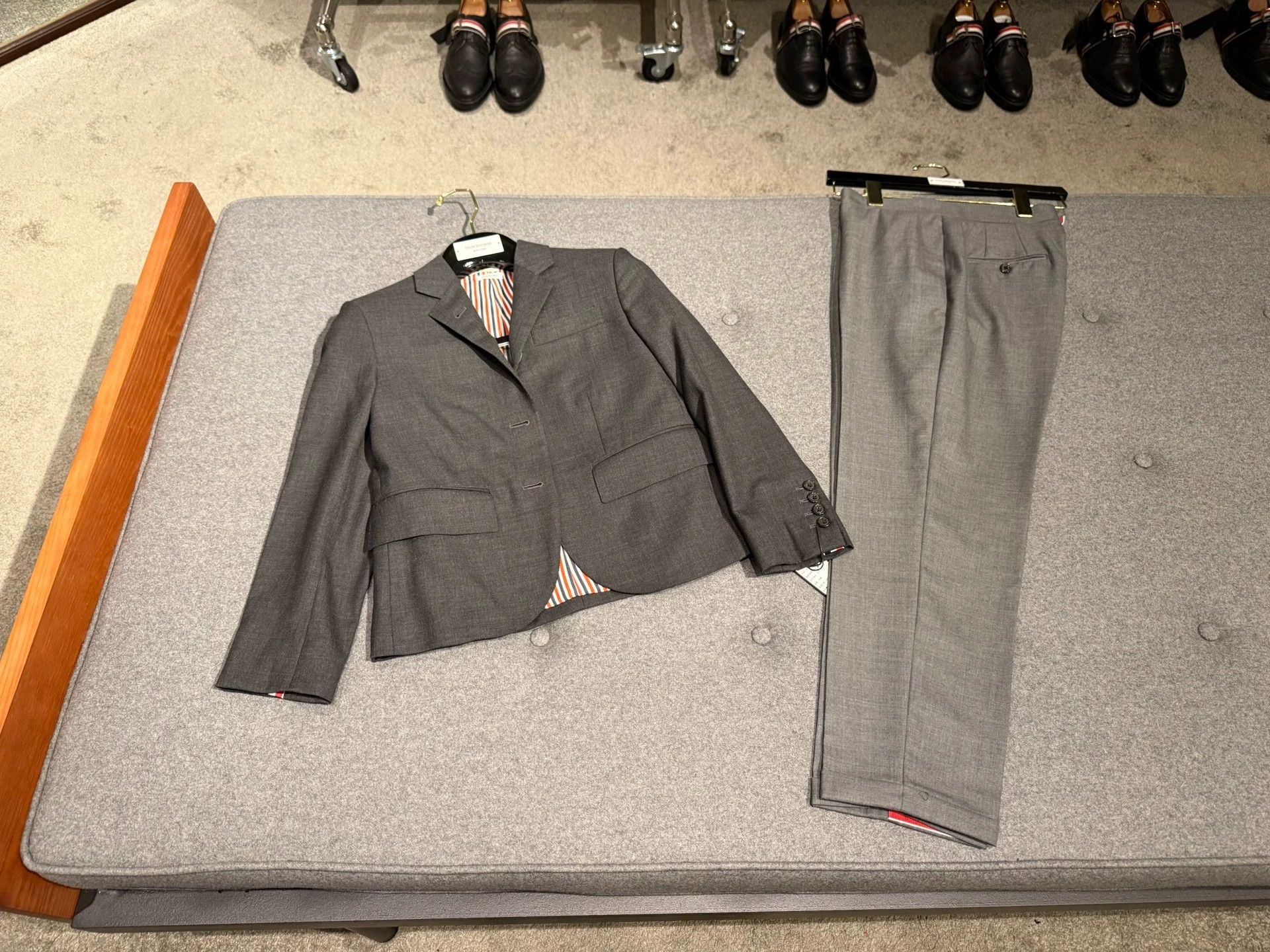 Thom Browne Thom Browne Women's Mid-Gray Wool Slim Trousers 42 (New) Size 28" / US 6 / IT 42 - 9 Thumbnail