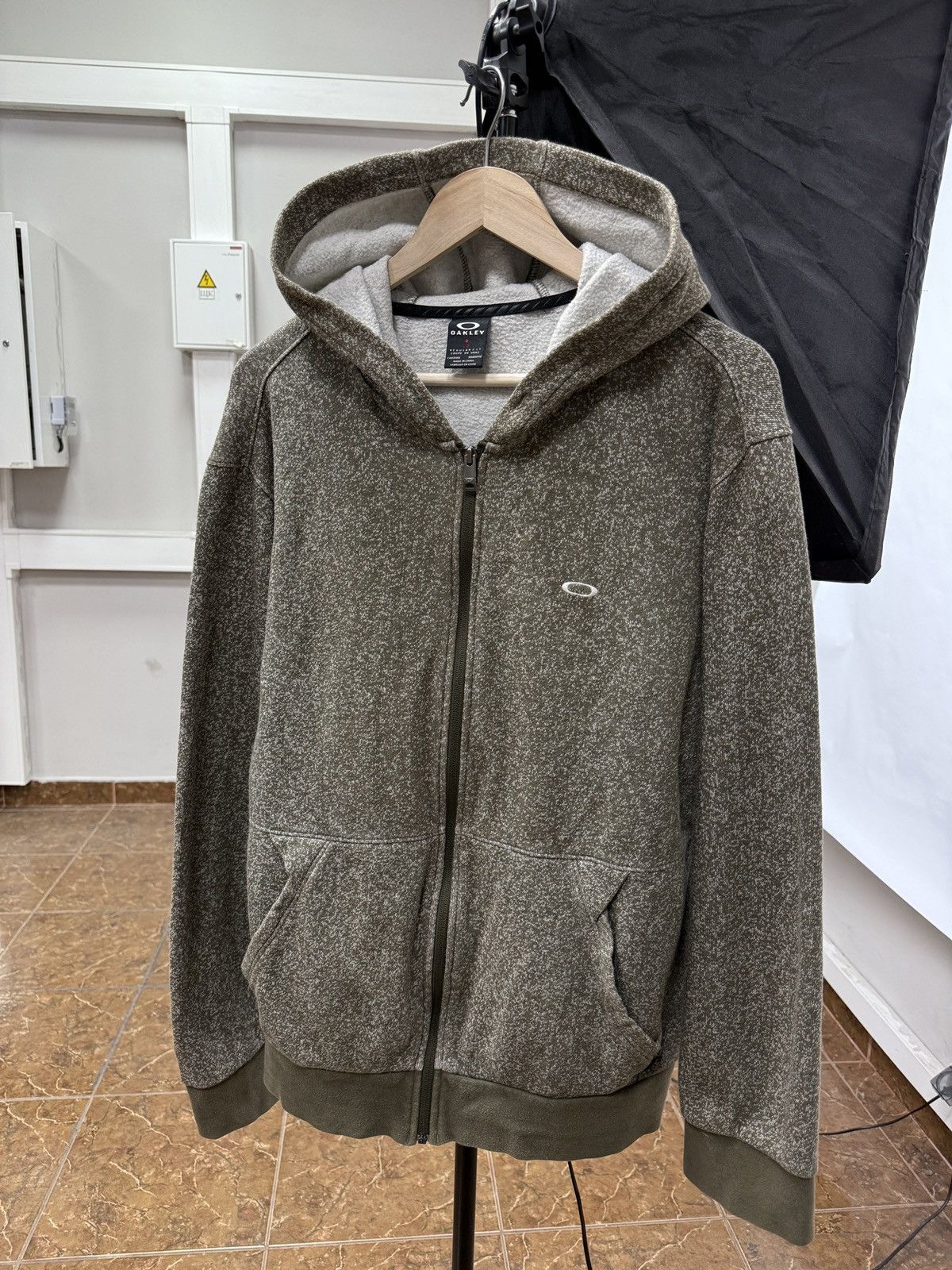 Oakley 🇺🇸 Vintage Y2K Oakley Camouflage Military Style Hoodie Size US L / EU 52-54 / 3 - 1 Thumbnail