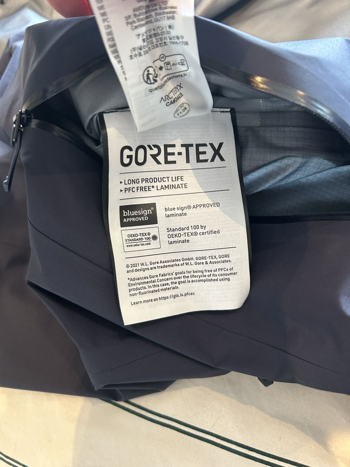 Arc'teryx Arcteryx rain coat €950 size small no flaws navy blue Size US S / EU 44-46 / 1 - 7 Thumbnail