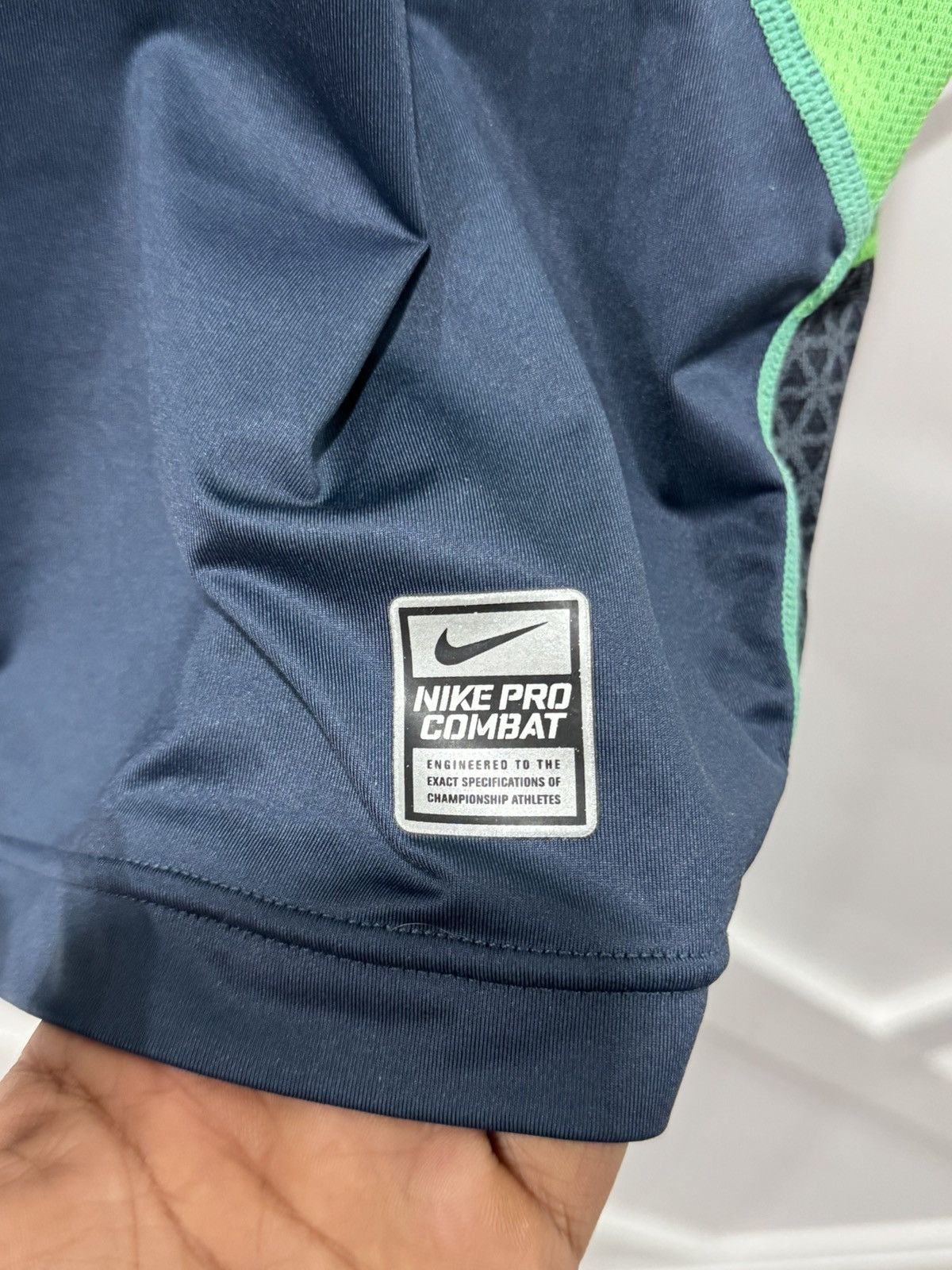 Nike Nike Pro Combat Dri-Fit Compression Shirt Size US L / EU 52-54 / 3 - 11 Thumbnail