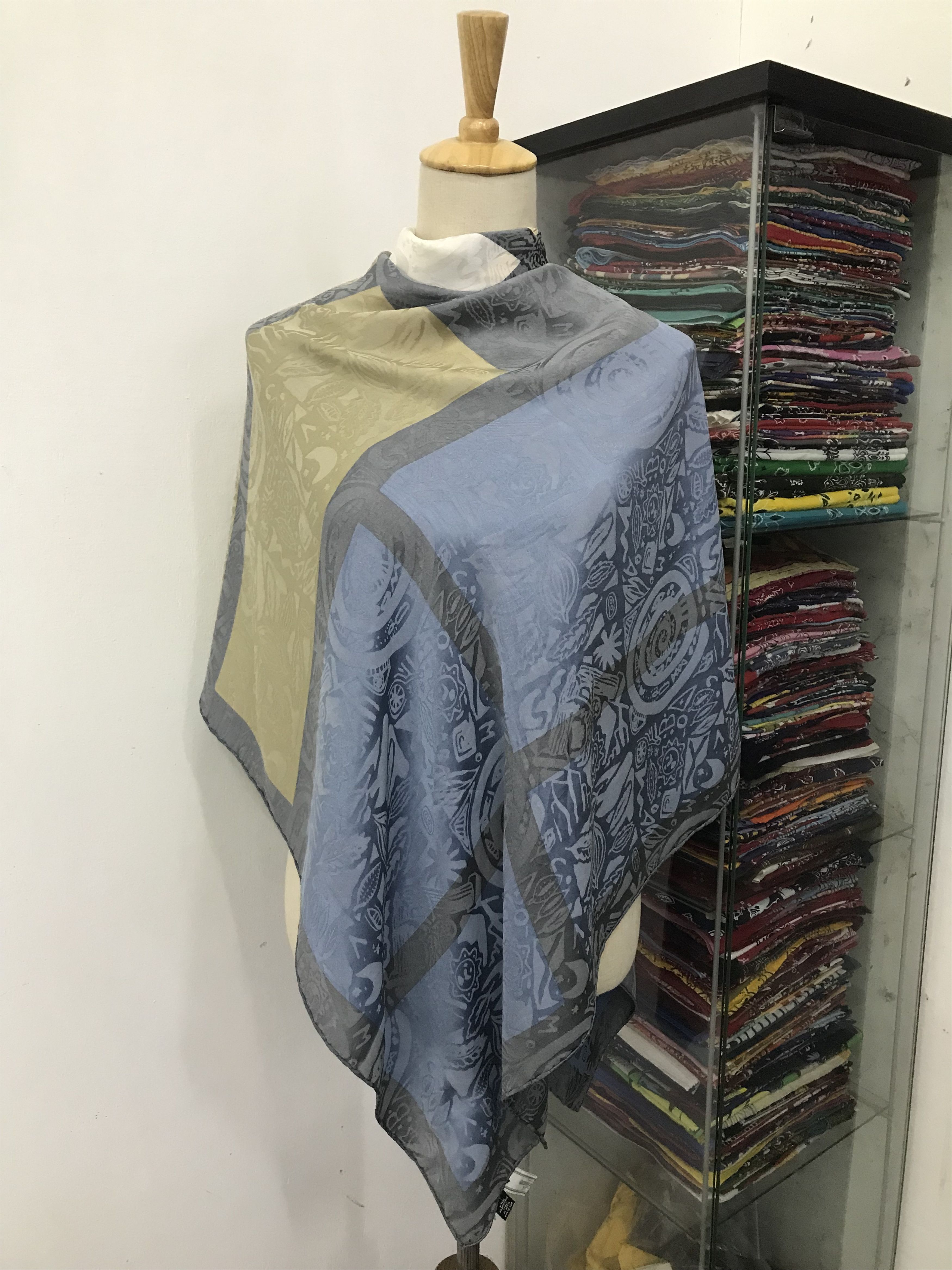 Vintage Vintage Leilian Silk Scarf Size ONE SIZE - 1 Thumbnail