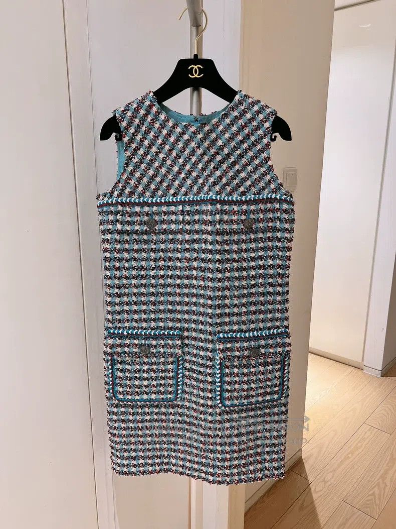 chanel blue tweed dress 67738 auth CHANEL blue 2019 19C LA PAUSA BELTED SLEEVELESS TWEED Dress 38 S
