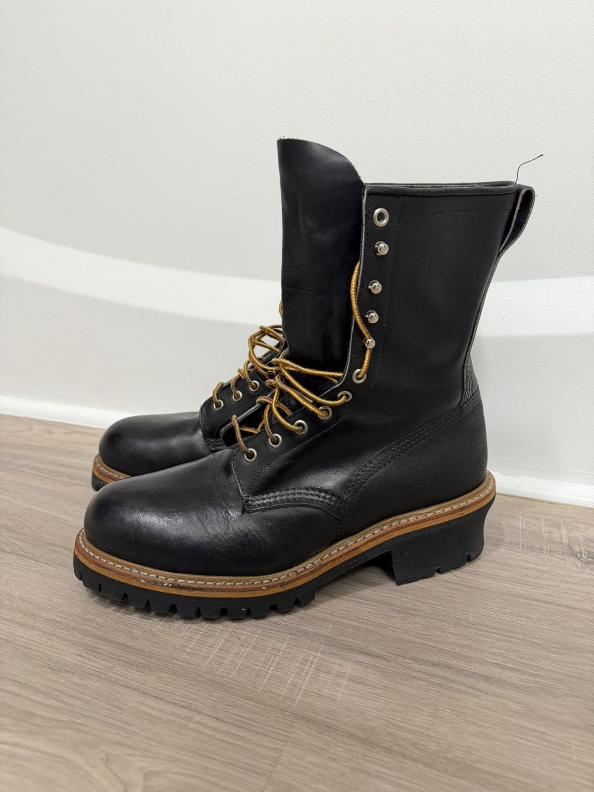 Red Wing 2218 Black Steel Toe Logger Boots Men display picture 3
