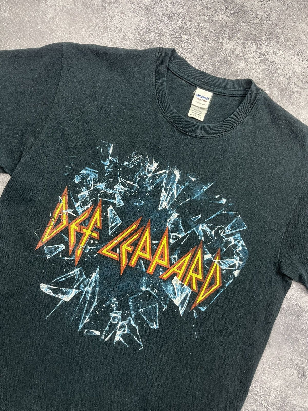 Def Leppard Vintage Def Leppard Tour Band 2015 Heavy Metal Rock T-Shirt Size US M / EU 48-50 / 2 - 6 Thumbnail