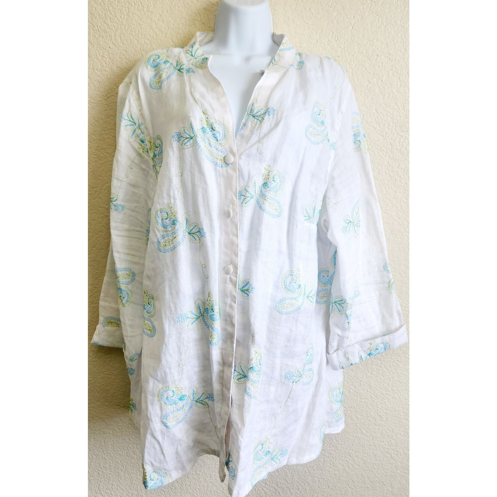 Other Lucy & Laurel White Blue Embroidered Linen Button Top 2X Size XXL / US 16-18 / IT 52-54 - 1 Thumbnail