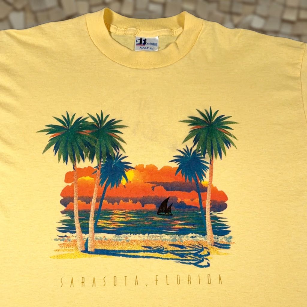 Vintage VINTAGE Florida Shirt Lexington Men XL Yellow 90s T-Shirt Short Sleeve Crew Neck Cotton Blend Sarasota Beach Sunset Ocean Size US XL / EU 56 / 4 - 1 Thumbnail