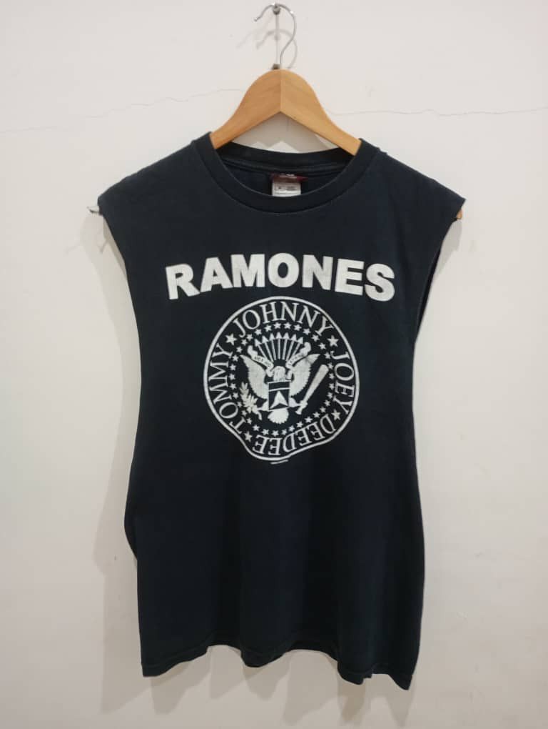 Band Tees Vintage 2004 ramones tee Size US M / EU 48-50 / 2 - 1 Thumbnail