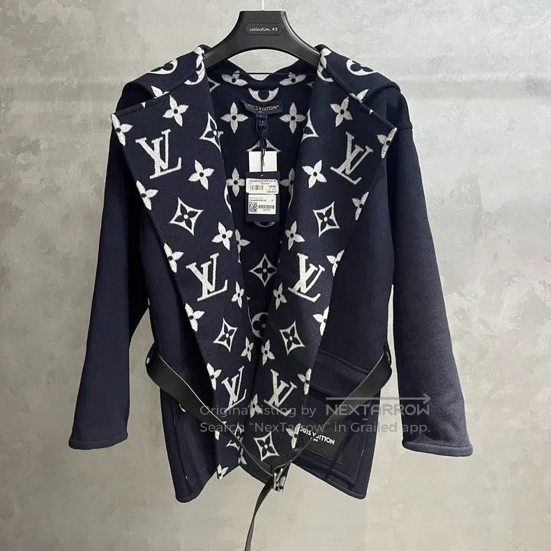 Louis Vuitton Louis Vuitton Dark Blue Logo Print Wrap Large Pocket Lapel Size XS / US 0-2 / IT 36-38 - 1 Thumbnail