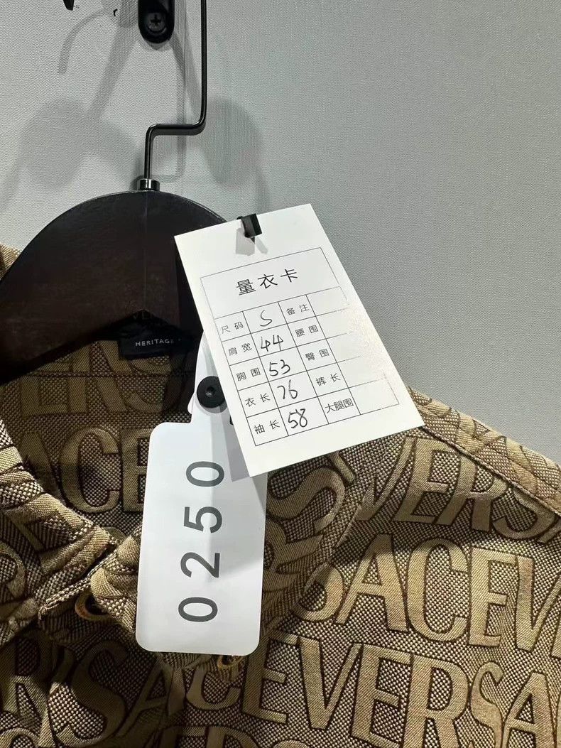Versace Versace Letter-printed single-breasted long-sleeved shirt Size US S / EU 44-46 / 1 - 5 Thumbnail