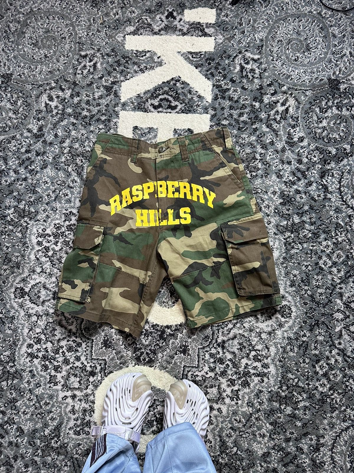 The GV gallery Raspberry hills Camo jorts