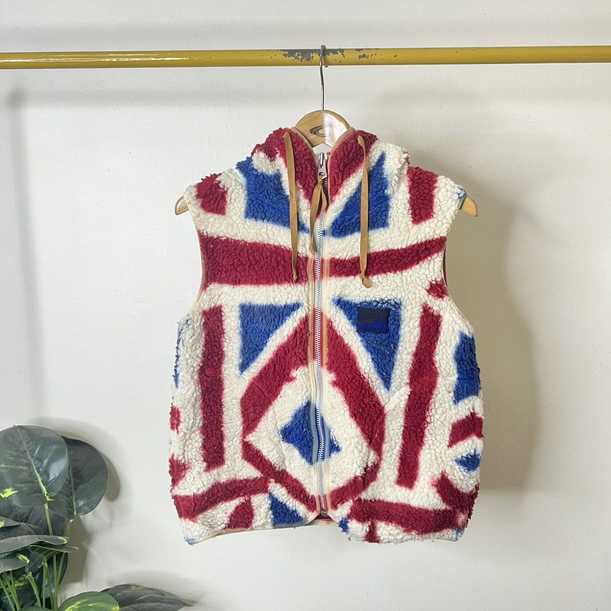 If Six Was Nine RNA Bold Graphic Union Jack Flag hooded Sherpa Fleece Vest Size US M / EU 48-50 / 2 - 1 Thumbnail