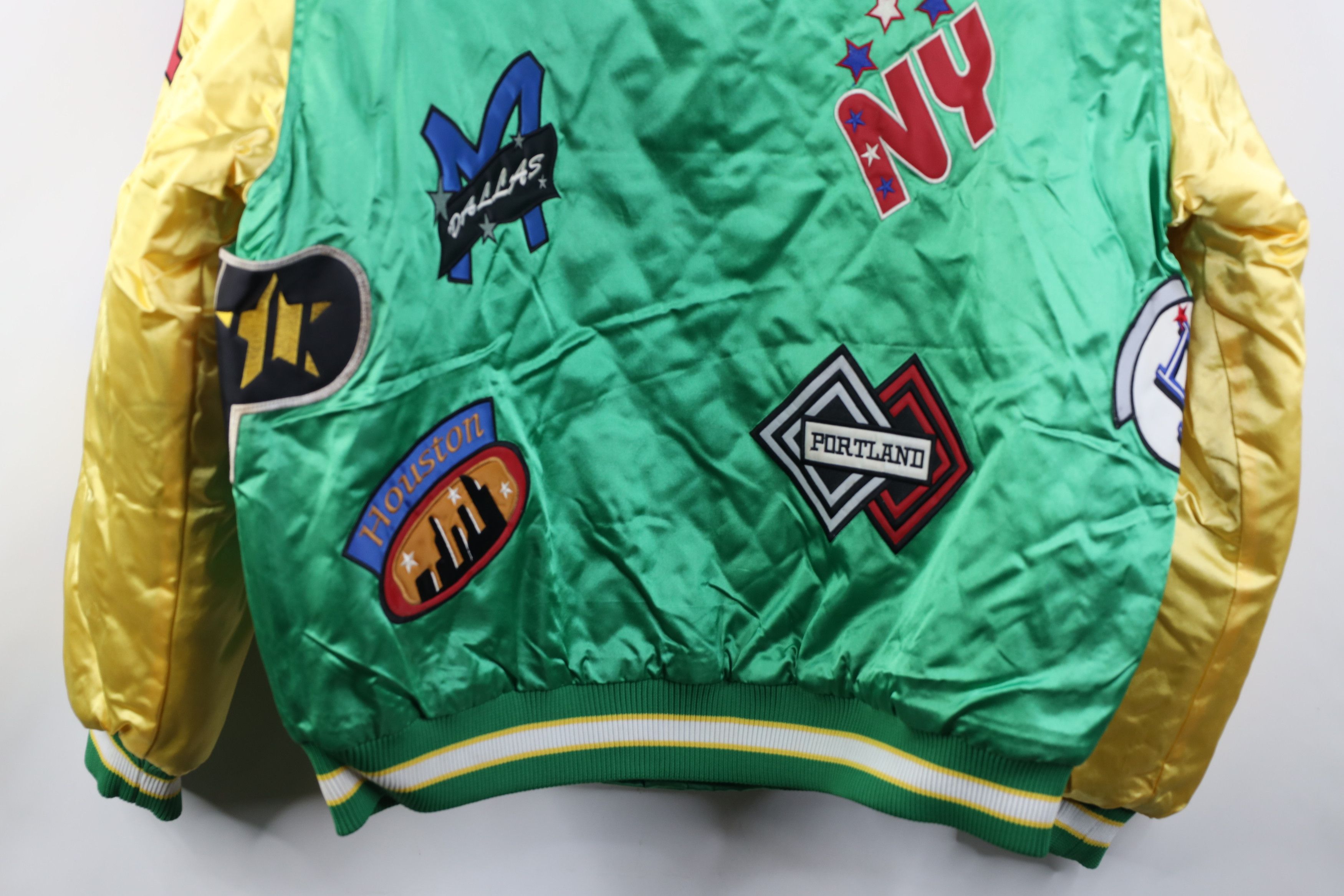 Vintage Deadstock Vintage 90s Quilted Satin Bomber Jacket Green Size US XL / EU 56 / 4 - 18 Thumbnail