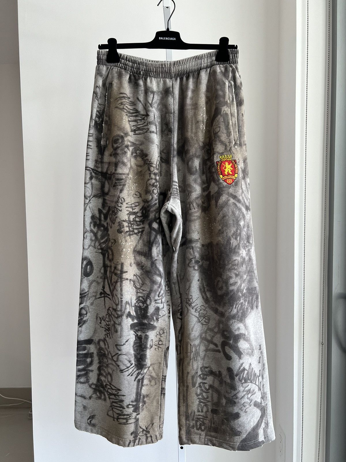 Image of Balenciaga Mud Show Skater Baggy Sweatpants In Grey - Size L, Men's