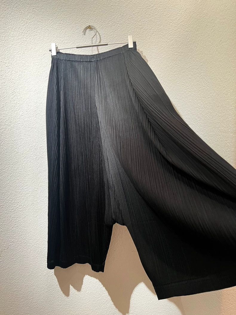 Issey Miyake Issey Miyake size:3 Black pleated pants Size 42" / US 20 - 2 Thumbnail