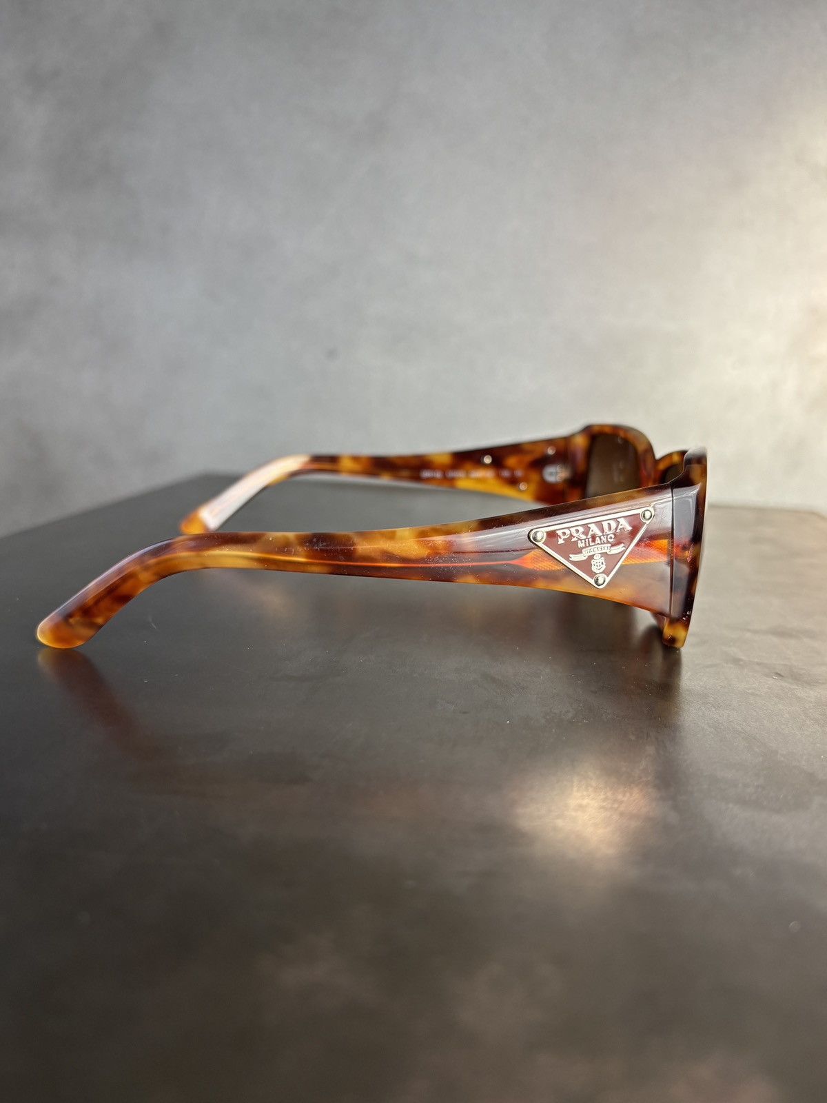 Prada Vintage Prada Sunglasses Triangle Logo SPR 16L 2009 Wayfarer Size ONE SIZE - 3 Thumbnail