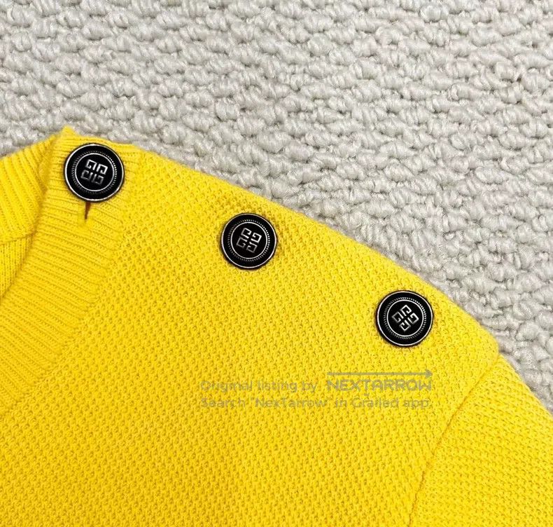 Givenchy Givenchy Lemon Yellow Embroidered Letter 4G Logo Button Kn Size US M / EU 48-50 / 2 - 5 Thumbnail