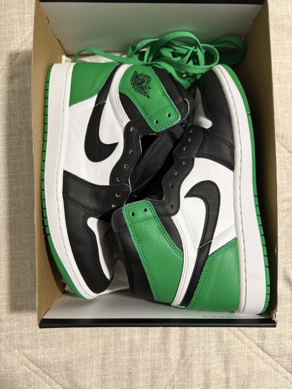 Nike Jordan 1 High Lucky Green Size US 9 / EU 42 - 1 Thumbnail