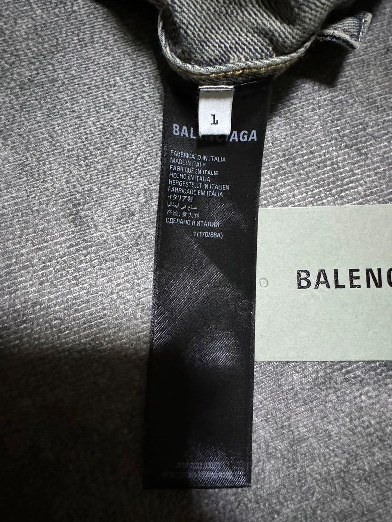 Balenciaga Balenciaga Distressed Denim Jacket with Crystals Size US S / EU 44-46 / 1 - 4 Thumbnail