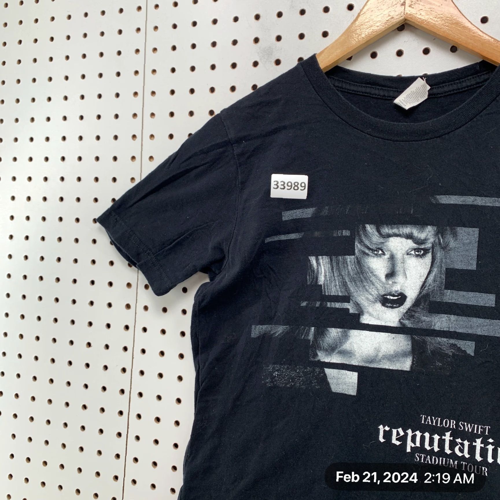 VINTAGE Taylor Swift Reputation Shirt Womens Small Music Pop Tour Concert 17x24.5