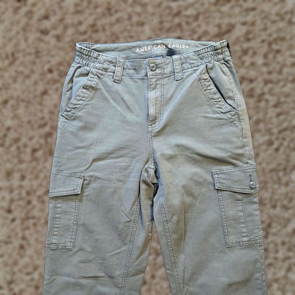 American Eagle Outfitters American Eagle Pants Womens Size 4 Short Green Cargo Straight Leg Casual Capsule Size 27" / US 4 / IT 40 - 1 Thumbnail