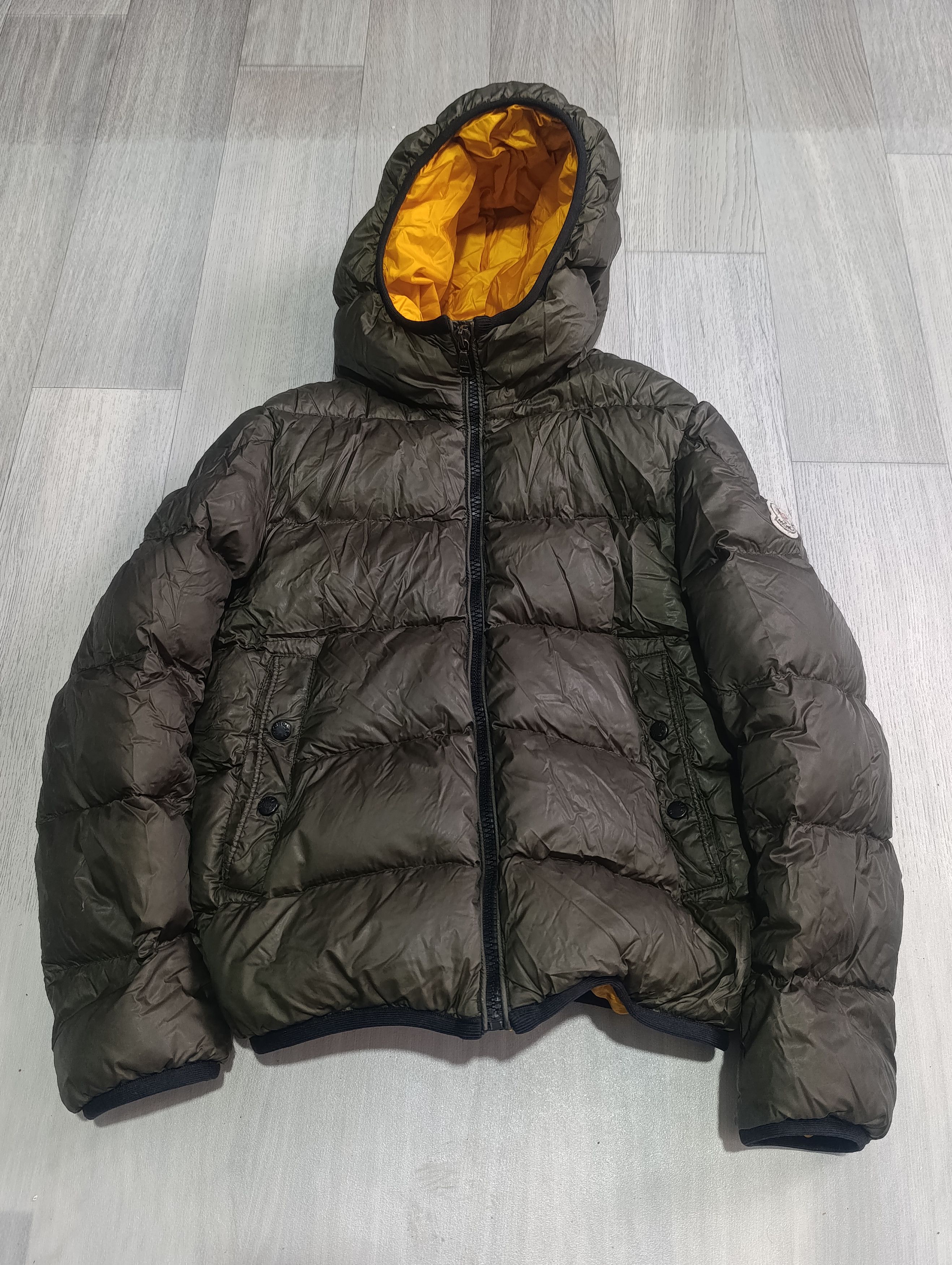 Moncler Moncler Bomber Jacket Downs For kids size : 10yo Size US S / EU 44-46 / 1 - 1 Thumbnail