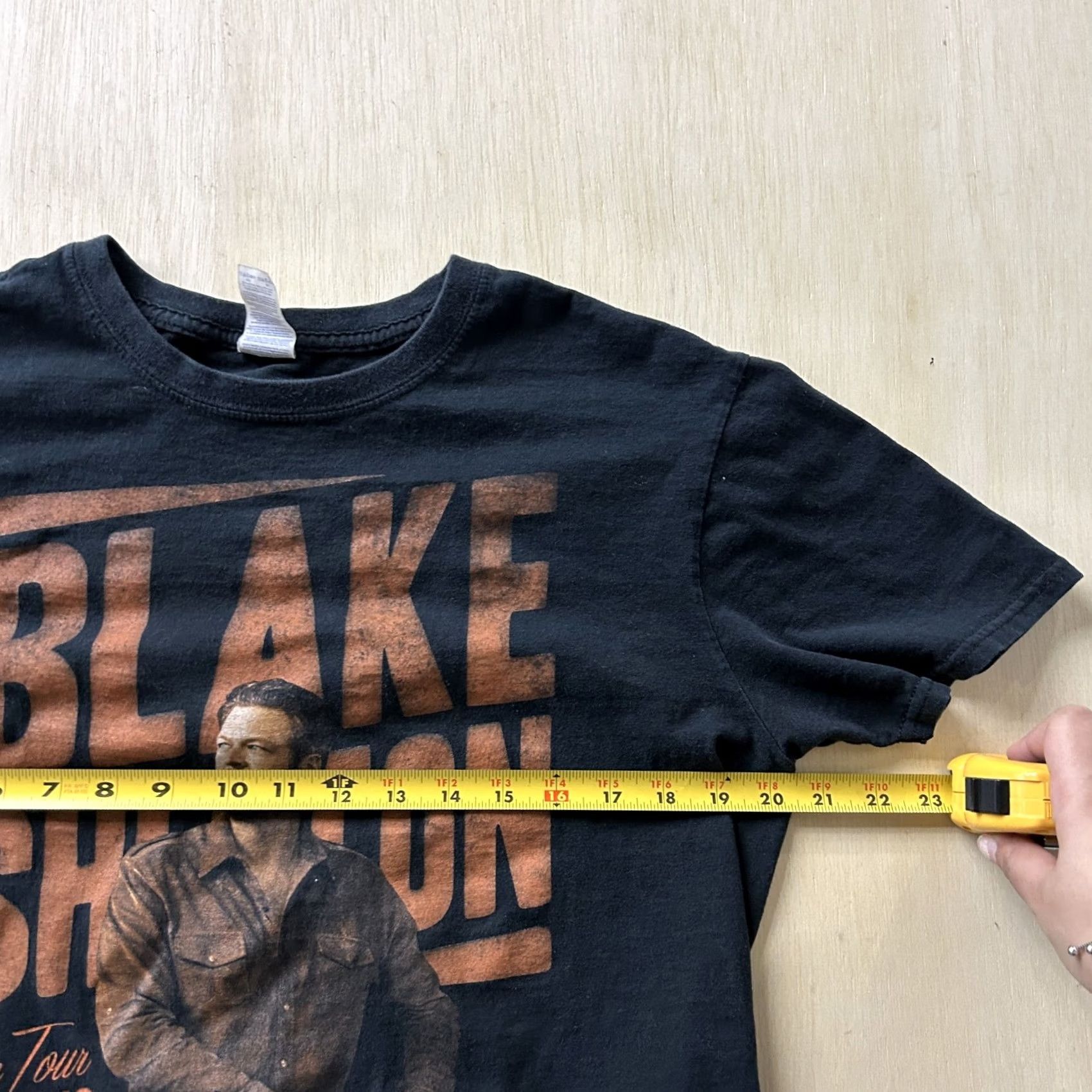 Gildan VINTAGE Blake Shelton Gildan Shirt Mens Large Black 2016 Tour Concert Tee T-Shirt Size US L / EU 52-54 / 3 - 2 Thumbnail