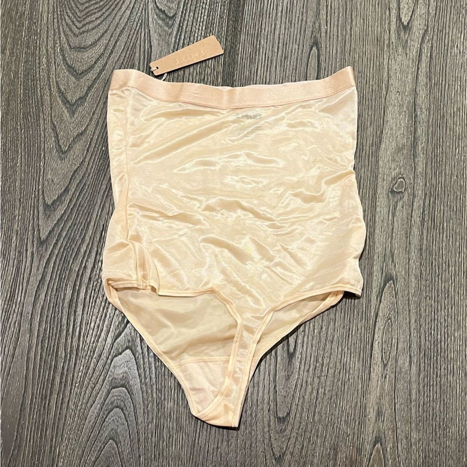 SKIMS NWT Skims Thong Tame your Tummy High Waist Shapewear M Size ONE SIZE - 4 Thumbnail