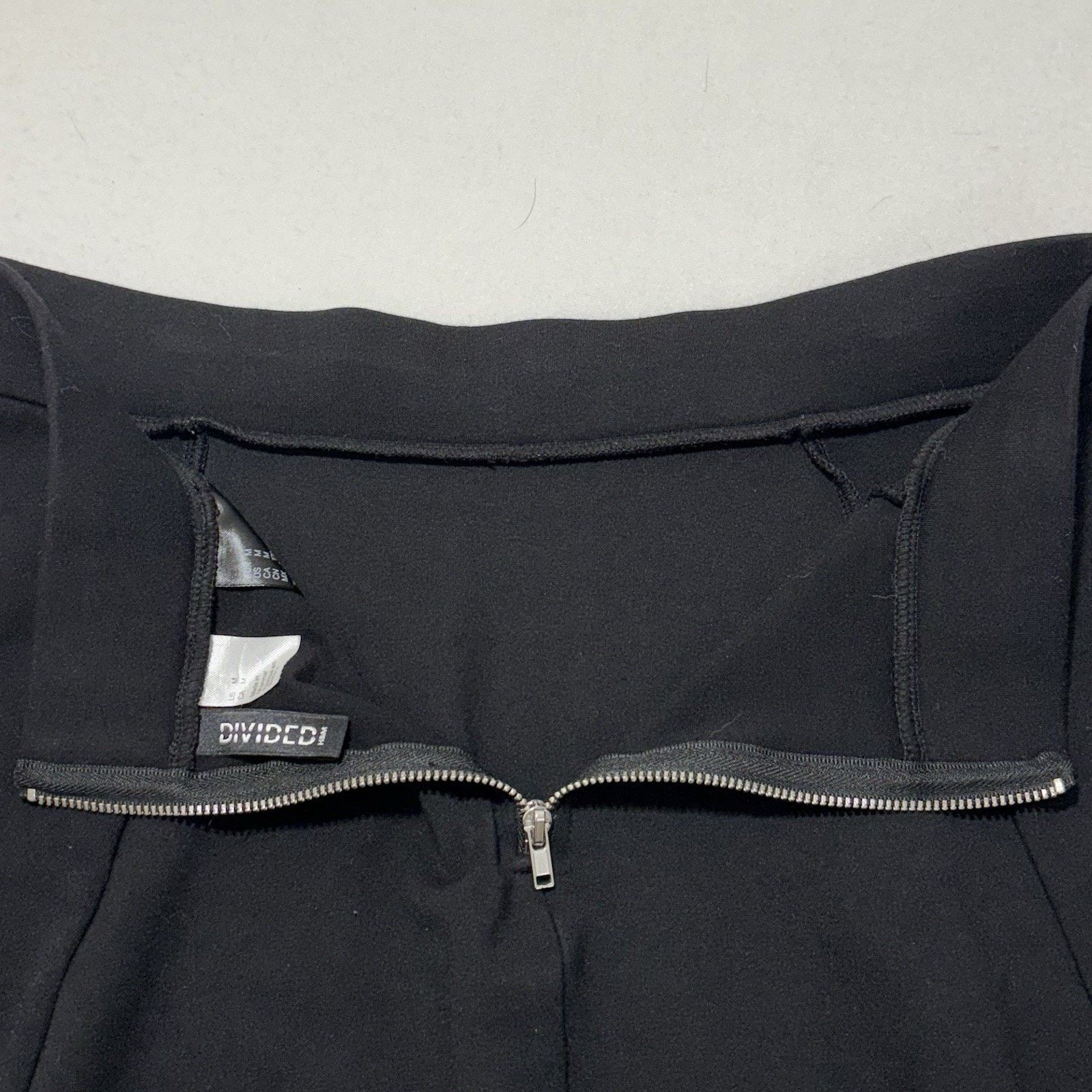 H&M H&M Medium Mini Skirt Black Lightweight Zipper Back Size 30" / US 8 / IT 44 - 8 Thumbnail
