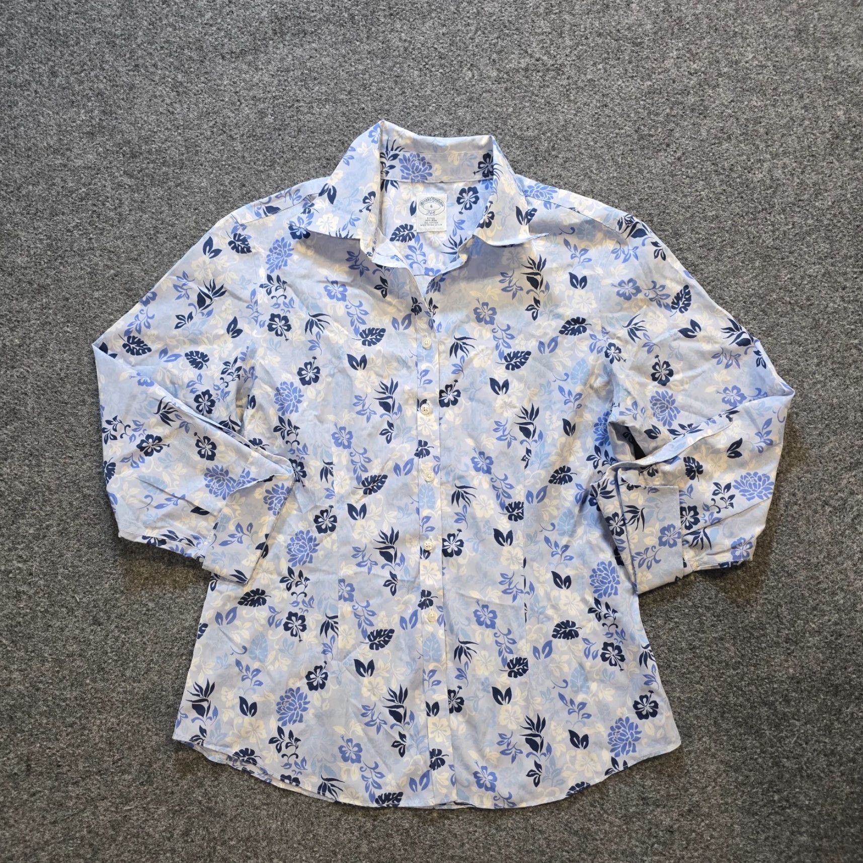 Brooks Brothers Brooks Brothers Top Womens Size 6 White Blue Floral Aloha Tropcial Button Casual Shirt Size M / US 6-8 / IT 42-44 - 2 Thumbnail