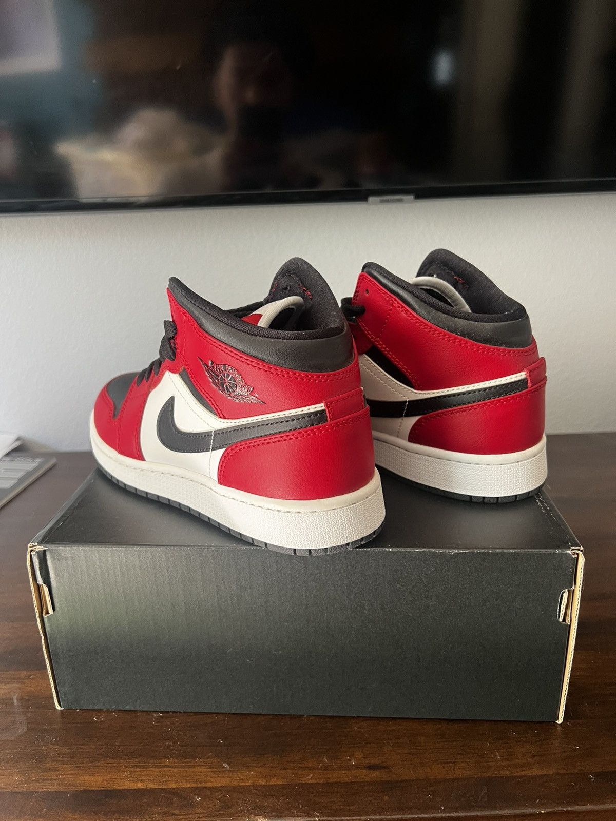 Jordan Brand Air Jordan 1 Mid (GS) Black/Black-Gym Red size 4.5Y Size US 6 / IT 36 - 3 Thumbnail