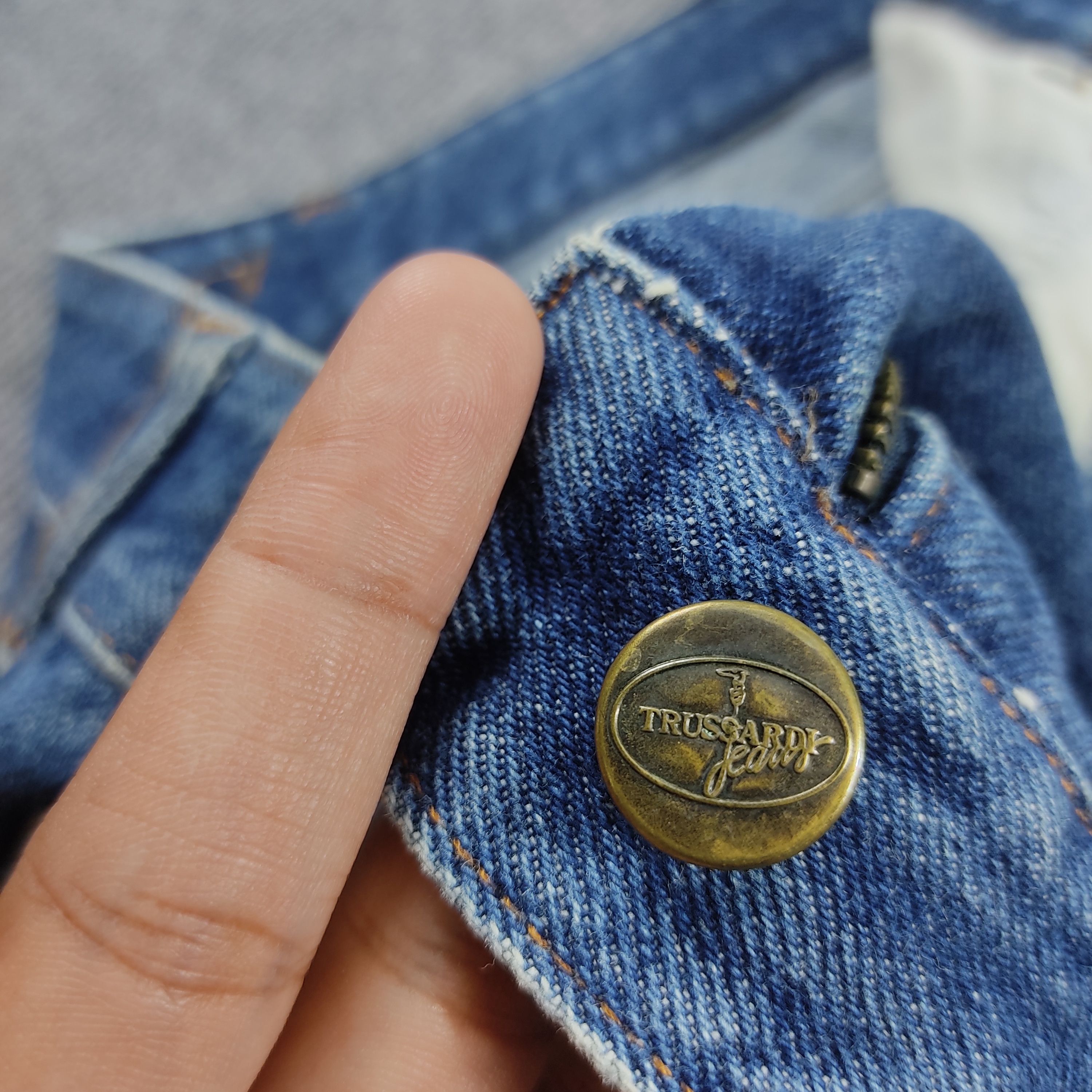Trussardi × Vintage Vintage Trussardi Jeans Blue Wash L637 Size US 29 - 11 Thumbnail