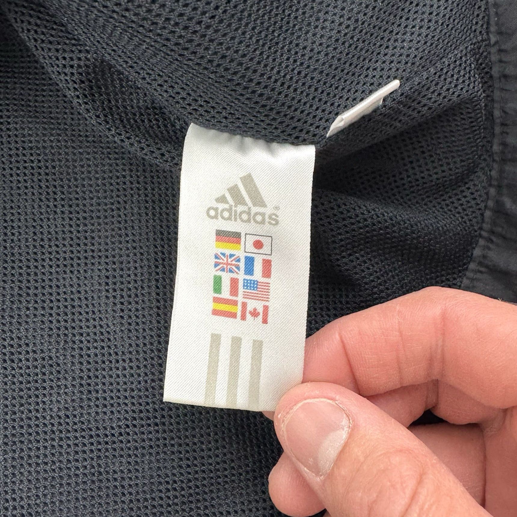 Adidas VINTAGE Adidas Windbreaker Jacket Women L Black Full Zip Nylon Y2K 2000s Casual Mens Womens Boys Girls Size L / US 10 / IT 46 - 6 Thumbnail