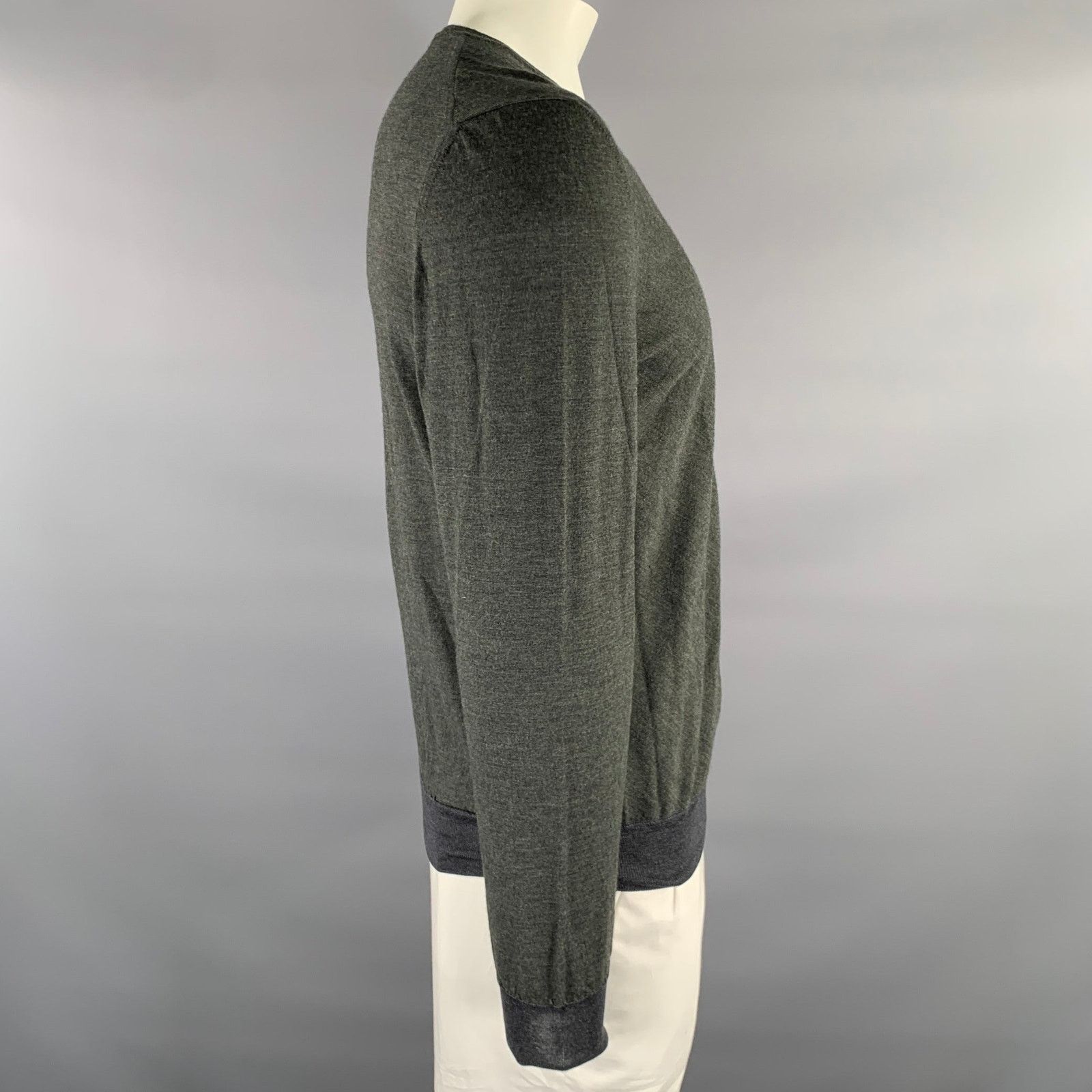 Louis Vuitton LOUIS VUITTON XXL Grey Charcoal Knitted Wool V-Neck Pullover Size US XXL / EU 58 / 5 - 2 Thumbnail