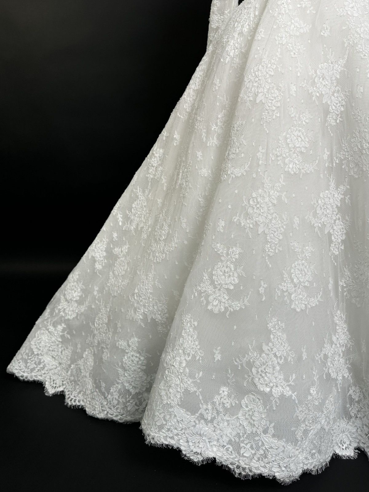 Other Preloved US 2 Anna Augusta French Corded Lace Bridal Gown Size XS / US 0-2 / IT 36-38 - 11 Thumbnail